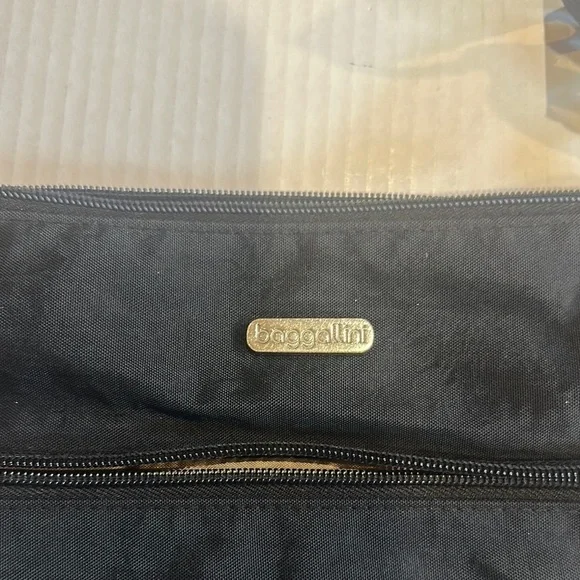 Baggallini Black Crossbody Bag w 4 front zippers back pocket adjustable strap - Picture 12 of 14